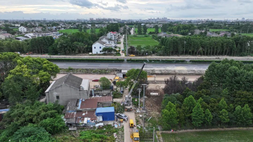 凌晨四点，电力线路迁移开始