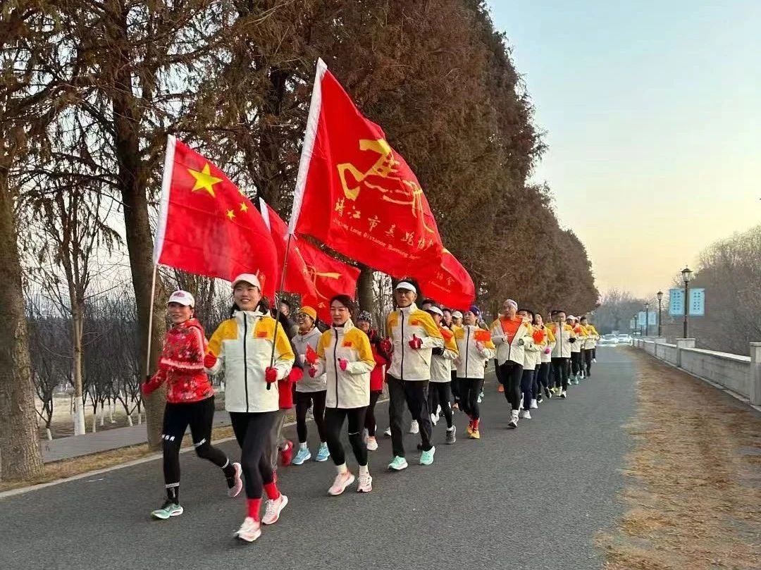 迎接蛇年第一缕朝阳